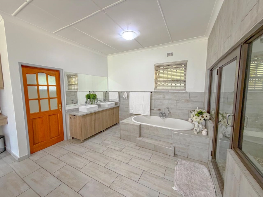 5 Bedroom Property for Sale in Sasolburg Ext 4 Free State